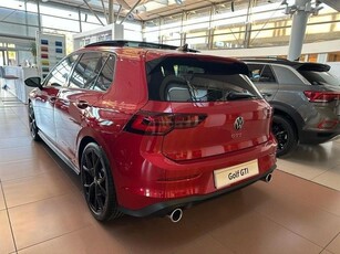 Usato 2024 VW Golf 2.0 Benzin 244 CV (47.900 €)