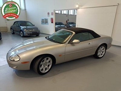 Usato 1998 Jaguar XK8 4.0 Benzin 284 CV (24.500 €)