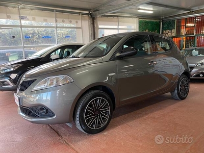 Lancia Ypsilon 1.2 69 CV 5 porte S&S Gold