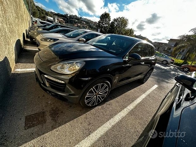 Porsche cayenne 2012