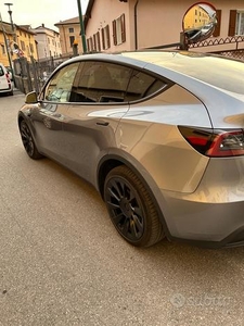 TESLA Model Y - 2023