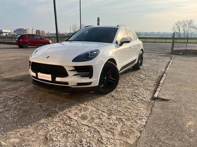 2019 PORSCHE Macan