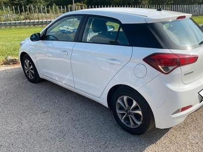 HYUNDAI i20 - 2016