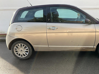 Lancia y 90 2008