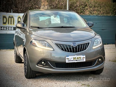 Lancia ypsilon 1.0 hybrid gold prezzo vero