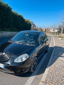 Lancia ypsilon momodesign