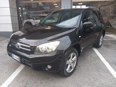 Toyota Rav4 2.2 D-4D 177 CV Luxury usato