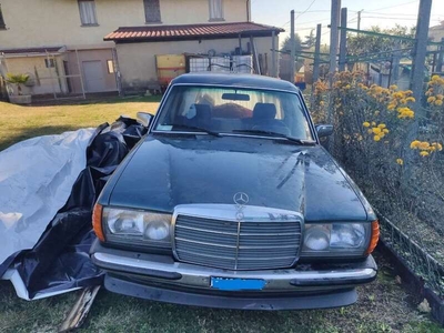 Usato 1981 Mercedes 240 Diesel 72 CV (7.500 €)