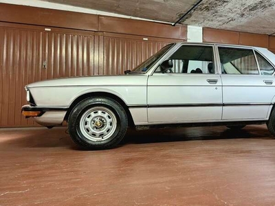Usato 1982 BMW 520 2.0 Benzin 122 CV (10.500 €)
