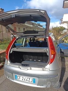 Usato 2003 Fiat Punto 1.2 Benzin 80 CV (1.400 €)