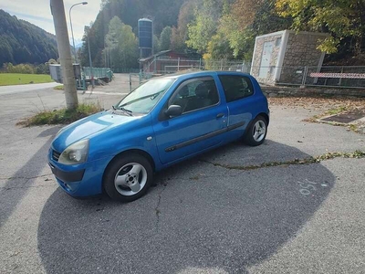 Usato 2004 Renault Clio II 1.1 Benzin 58 CV (2.000 €)