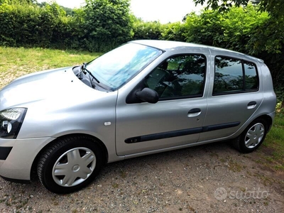 Usato 2005 Renault Clio 1.2 Benzin 58 CV (1.900 €)