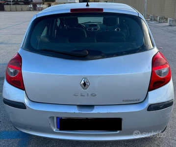 Usato 2007 Renault Clio III 1.1 Benzin 75 CV (1.700 €)