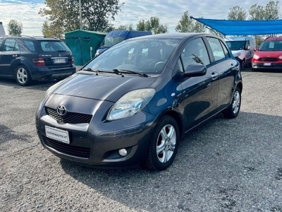 Usato 2010 Toyota Yaris 1.3 Benzin 101 CV (6.900 €)