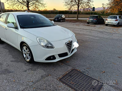 Usato 2013 Alfa Romeo Giulietta 1.6 Diesel 105 CV (8.250 €)