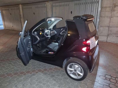 Usato 2013 Smart ForTwo Cabrio 1.0 Benzin 71 CV (8.000 €)
