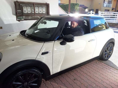 Usato 2015 Mini Cooper 1.5 Benzin 136 CV (15.000 €)