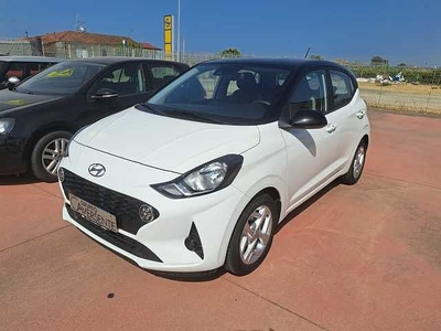 Hyundai i10 1.0 MPI Tech da Giorgio Aversente .