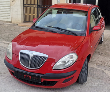 Lancia y ypsilom