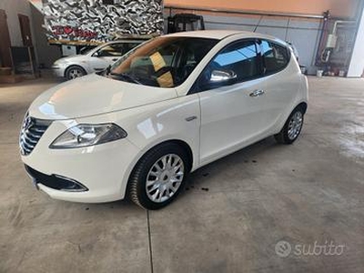 Lancia Ypsilon 0.9 TwinAir 85 CV 5 porte S&S Gold