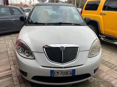 Lancia Ypsilon 1.2 69 CV Unyca