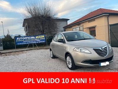 Lancia Ypsilon Ecochic Gold NEOPATENTATI