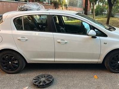 Opel corsa 1.2 gpl NEOPATENTATI