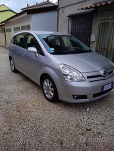 Toyota corolla 1.8 benzina 7 posti cambio automati