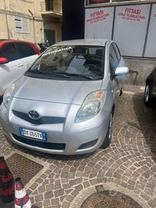 Toyota yaris automatica i