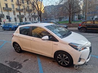 TOYOTA Yaris FULL-HYBRID