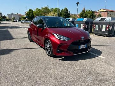 Toyota yaris Hybrid del 2020 full optional