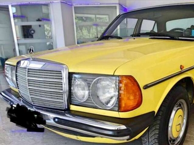 Usato 1976 Mercedes 200 Diesel 54 CV (4.900 €)