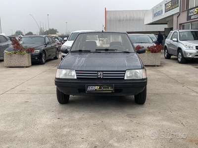 Usato 1989 Peugeot 205 1.1 Benzin 54 CV (3.200 €)