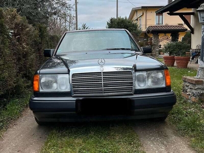 Usato 1991 Mercedes E200 2.0 Benzin 118 CV (6.500 €)