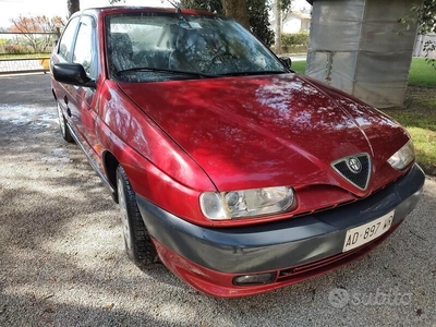 Usato 1995 Alfa Romeo Giulietta 1.6 Benzin 109 CV (4.700 €)