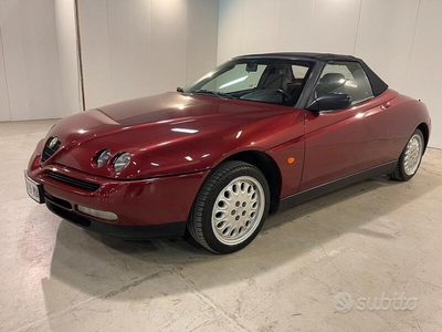 Usato 1995 Alfa Romeo Spider 2.0 Benzin 150 CV (15.000 €)