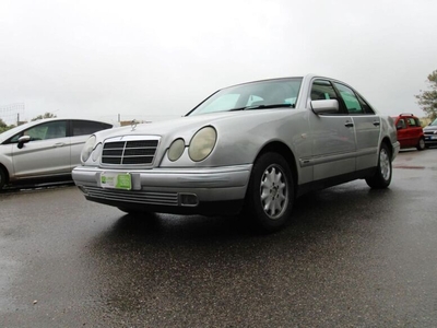 Usato 1997 Mercedes E200 2.0 Benzin 136 CV (7.200 €)