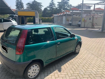 Usato 1998 Fiat Punto 1.1 Benzin 54 CV (950 €)