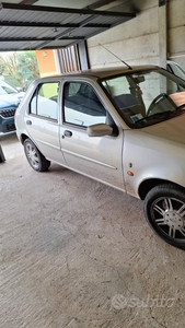 Usato 1999 Ford Fiesta 1.1 Benzin 49 CV (1.000 €)