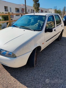 Usato 1999 Ford Fiesta 1.3 Benzin 58 CV (900 €)