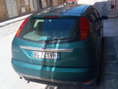 Usato 2000 Ford Focus 1.6 Benzin 101 CV (1.000 €)