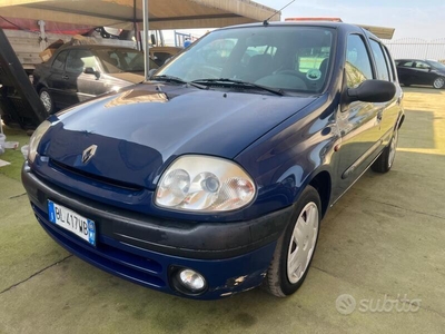 Usato 2000 Renault Clio II 1.1 Benzin 58 CV (1.999 €)
