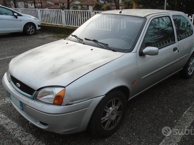 Usato 2001 Ford Fiesta 1.2 Benzin 75 CV (380 €)