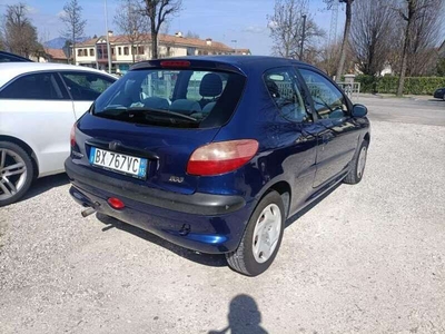 Usato 2001 Peugeot 206 1.4 Benzin 75 CV (1.500 €)