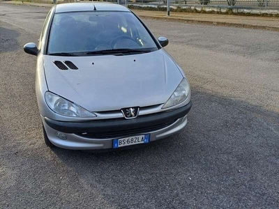 Usato 2001 Peugeot 206 1.4 Benzin 75 CV (2.500 €)