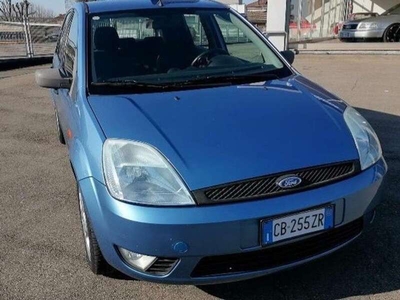 Usato 2002 Ford Fiesta 1.4 Benzin 90 CV (2.500 €)