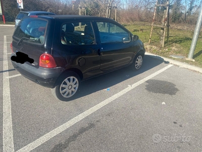 Usato 2002 Renault Twingo 1.2 Benzin (700 €)