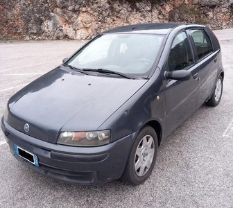 Usato 2003 Fiat Punto 1.2 Benzin 80 CV (800 €)