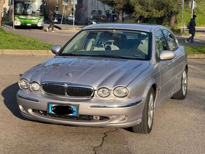 Usato 2003 Jaguar X-type 2.5 Benzin 196 CV (4.500 €)