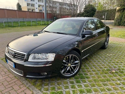 Usato 2004 Audi A8 4.2 Benzin 334 CV (25.000 €)